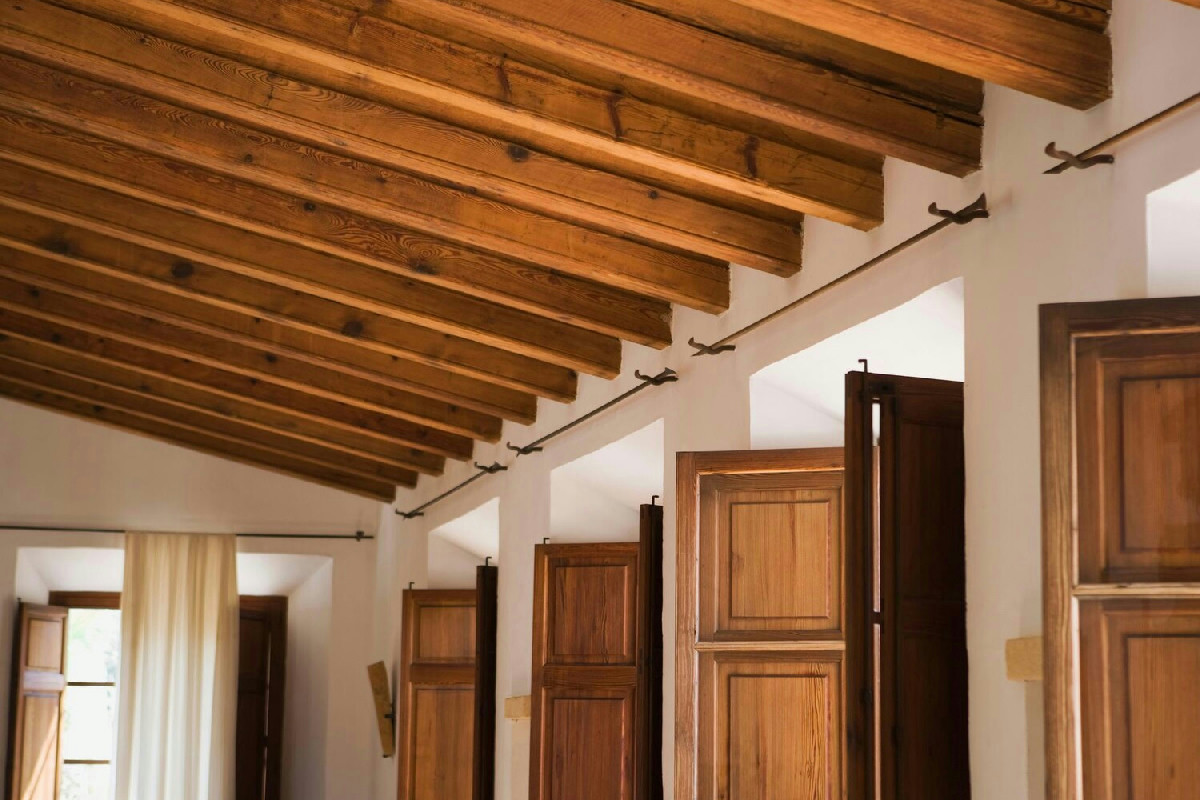 Ecco come le travi in legno possono ritrovare il loro antico calore e la loro naturale bellezza