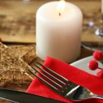 Tavole imbandite per Natale 2025: idee fresche per una festa dal fascino autentico e unico